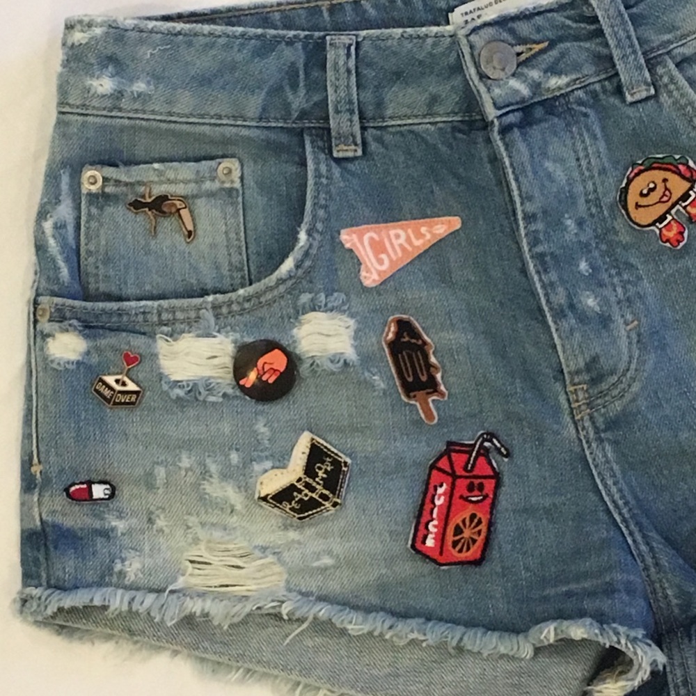 ZARA Distressed Embellished Denim Short Shorts sz 4 Summer Festival Cut Offs - Picture 2 of 6